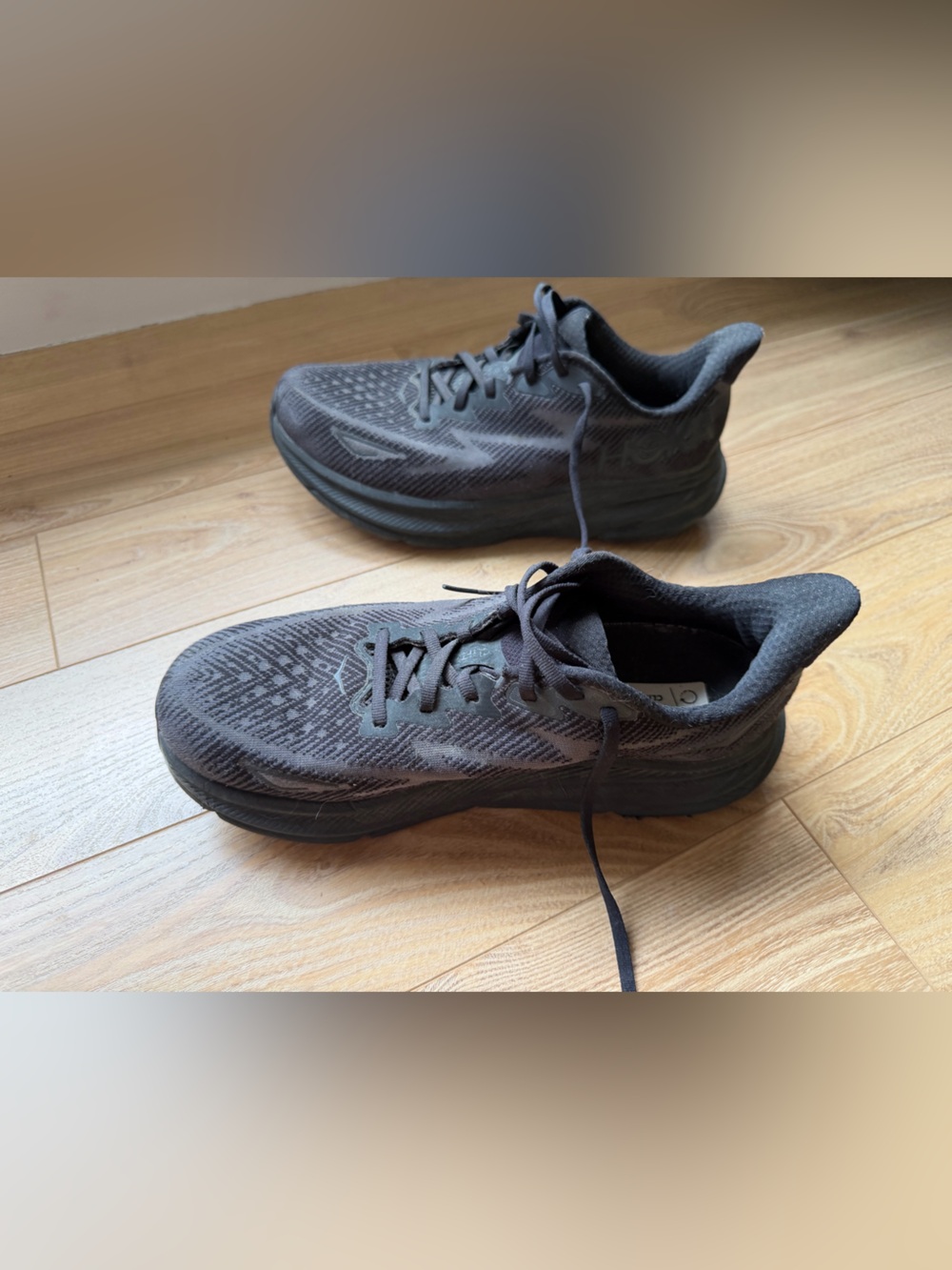 HOKA Clifton 9 - size 9.5D (wide) - Picture 2 of 8